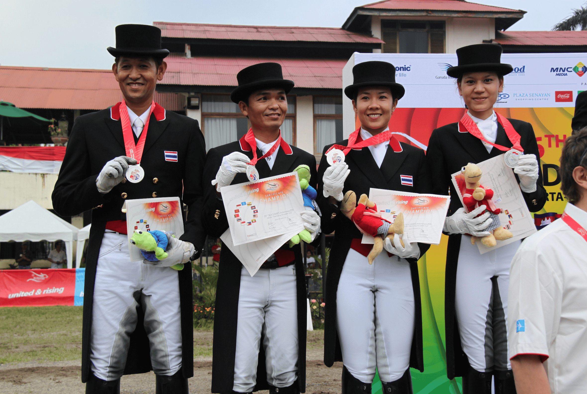 ขอแสดงความยินดีกับความสำเร็จของทัพนักกีฬาขี่ม้าทีมชาติไทย